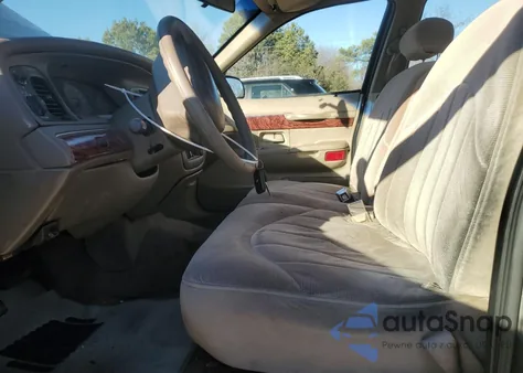 2000 Mercury Grand Marquis Gs z USA, uszkodzony, nr VIN 2MEFM74W5YX653134